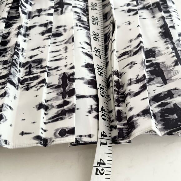 Escada Sport Black White Mixed Media Pleated Abstract Short Sleeve Dress Size 38 - Picture 9 of 13